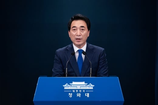 박수현 청와대 국민소통수석이 청와대 브리핑룸에서 인사 관련 브리핑을 하고 있다. 사진은 기사와 직접적인 관련 없음./사진=뉴스1 DB