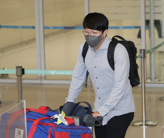 2021 메이저리그(MLB) 시즌을 마치고 자유계약선수(FA) 신분이 된 양현종은 지난 5일 오후 인천공항을 통해 귀국했다. /사진= 뉴스1