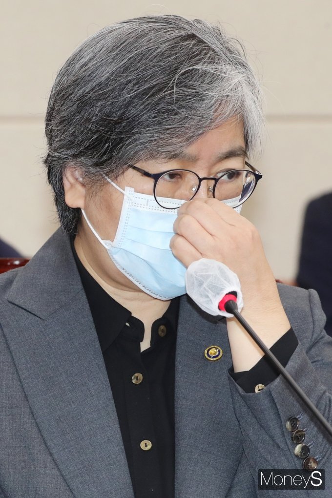[머니S포토] 2021 보건복지위 국감, 질의듣는 정은경 질병청장