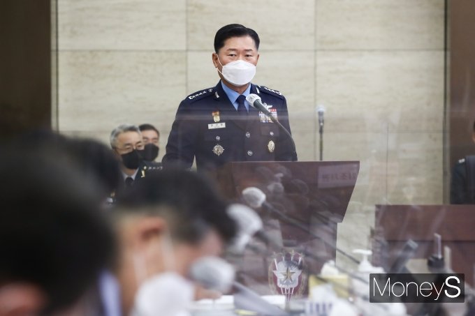 [머니S포토] 국정감사 업무보고 하는 원인철 합참의장