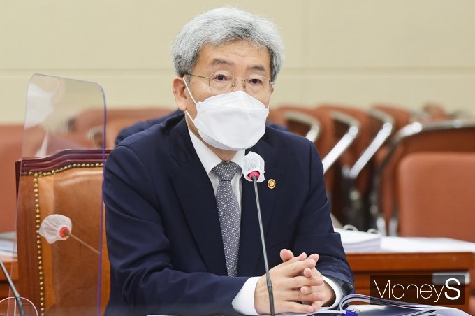 [머니S포토] 금융위 고승범 