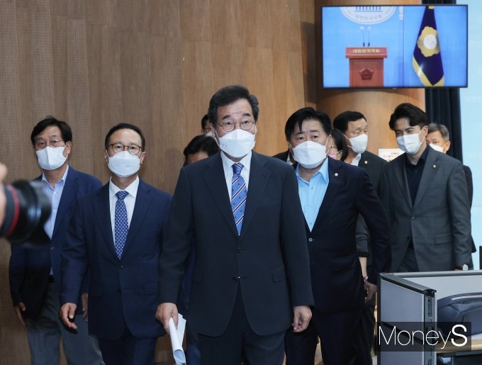 [머니S포토] 공약 발표 마친 이낙연 후보