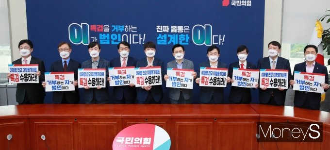 ▲ 유승민(왼쪽부터), 최재형, 하태경, 안상수 후보, 이 대표, 황교안, 원희룡 후보, 조경태 홍준표 캠프 선거대책위원장, 윤석열 후보, 김 원내대표.  