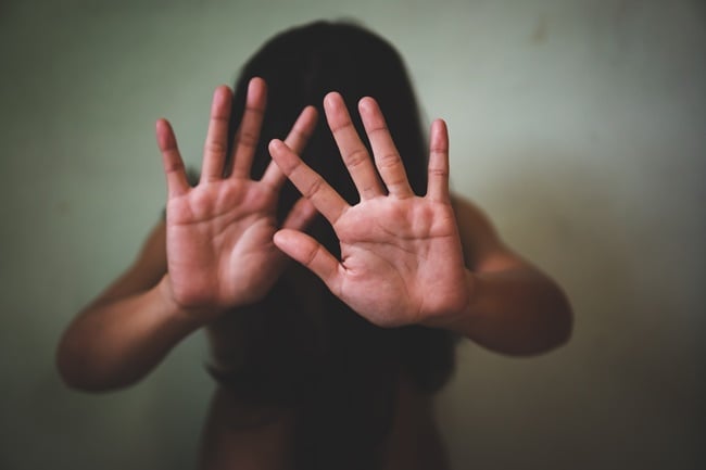 주변 사람들에게 자신과 연인 관계라는 사실을 알렸다며 여자친구를 폭행해 숨지게 한 혐의를 받는 30대 남성이 재판에 넘겨졌다. 사진은 기사와 무관함. /사진=이미지투데이