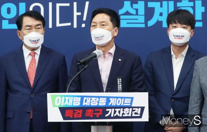 [머니S포토] 野  대장동 게이트 특검 촉구, 발언하는 '김기현'