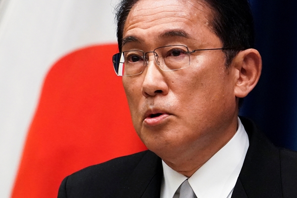6일 마이니치신문 등에 따르면 기시다 총리가 지지율이 너무 낮지 않냐는 기자단의 질문에 "확실히 받아들이고 중의원 선거에 임하겠다"고 답했다. 사진은 지난 4일 기자회견하는 기시다 후미오 총리. /사진=로이터 