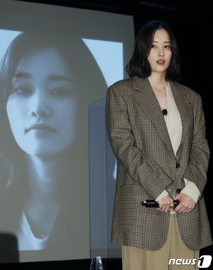 배우 전종서가 8일 오후 부산 해운대구 우동 KNN시어터에서 열린 ‘제26회 부산국제영화제 액터스 하우스에 참석하고 있다. 2021.10.8/뉴스1 © News1 권현진 기자