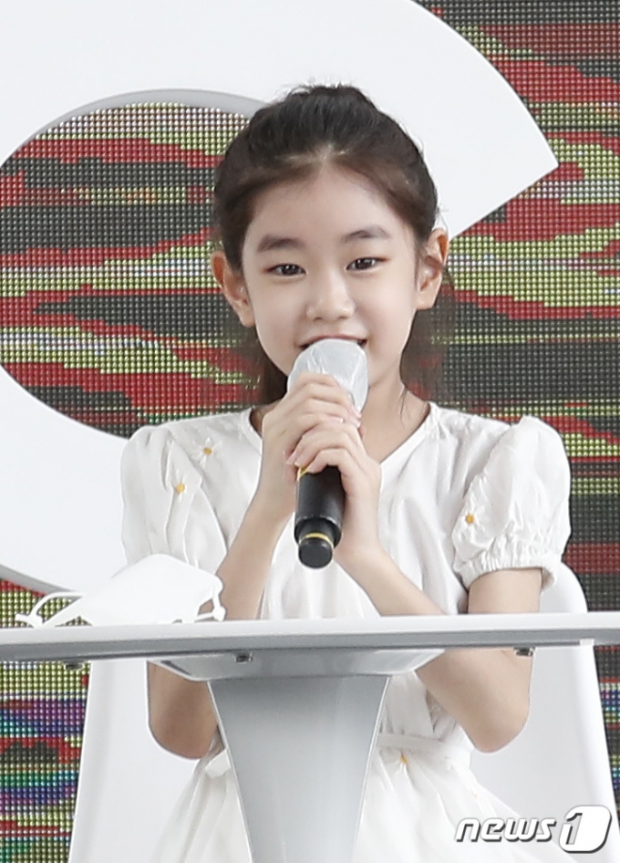 배우 박소이가 8일 부산 영화의전당 야외무대에서 열린 단편 '반디' 무대 인사에 참석해 