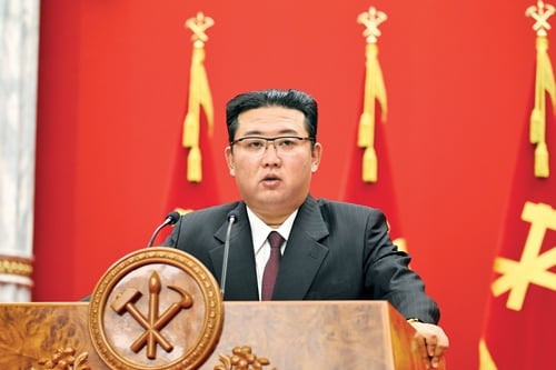 김정은 북한 노동당 총비서가 지난 11일 노동당 창건 76주년을 맞아 개최한 국방발전전람회 개막식 연설에서 한국과 미국은 북한의 주적이 아니라고 밝혔다. /사진=뉴스1(노동신문)