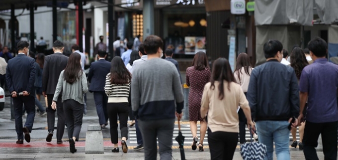 김부겸 국무총리가 13일 제1차 일상회복지원위원회에서 점진적인 일상회복을 강조했다. 사진은 지난달 29일 서울 종로구 일대 모습. /사진=뉴스1