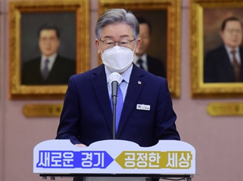 이재명 경기도지사가 18일 경기도 수원 경기도청에서 진행된 국정감사에서 '대장동 의혹'의 진실은 자신이 과거 성남시장 재직 시절 개발이익의 70%를 환수한 것이라고 밝혔다. /사진=뉴스1