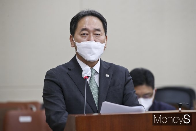 김태현 예금보험공사 사장이 18일 국회 정무위원회에서 열린 국정감사에 참석해 답변을 하고 있다./사진=국회사진취재단