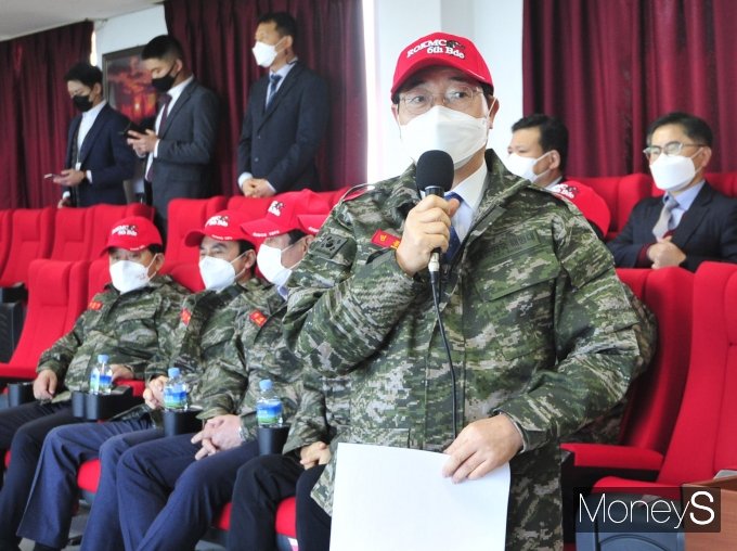 [머니S포토] 해병대 현장점검에서 인사말 하는 민홍철 국방위원장