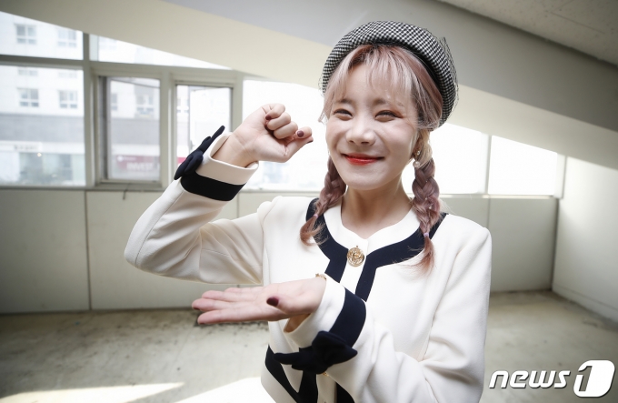 [사진] 나름, 눈웃음에 녹네녹아