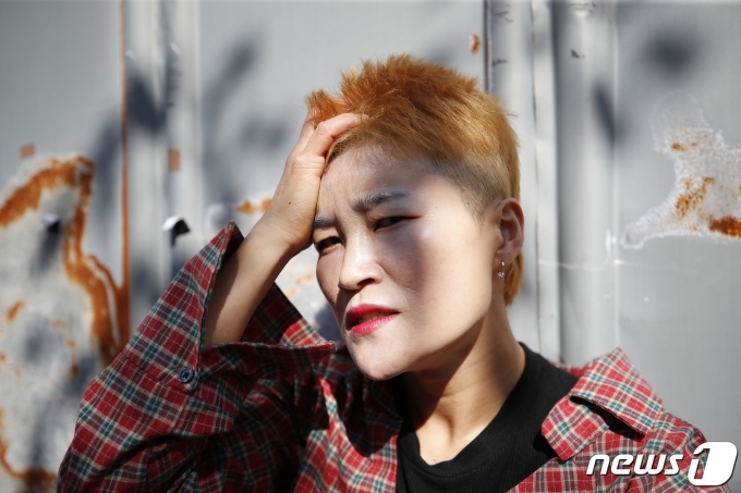 개그우먼 김혜선이 22일 서울 상암동 인근에서 열린 뉴스1과의 인터뷰에 앞서 포즈를 취하고 있다. 2021.10.22/뉴스1 © News1 권현진 기자