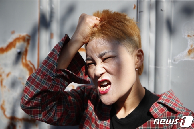 개그우먼 김혜선이 22일 서울 상암동 인근에서 열린 뉴스1과의 인터뷰에 앞서 포즈를 취하고 있다. 2021.10.22/뉴스1 © News1 권현진 기자