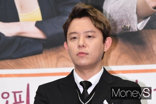 지난 29일 발송을 통해 1세대 아이돌 'H.O.T.' 멤버였던 토니안이 결혼에 대한 두려움을 갖게 된 이유를 털어놨다. 사진은 지난 2019년 토니안이 제작발표회에 참석해 포즈를 취하는 모습./사진=장동규 기자
