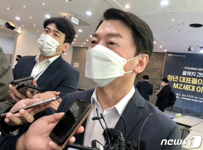 안철수 국민의당 대표© News1 남승렬 기자