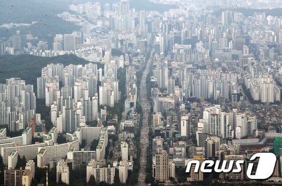 미성년 자녀에게 편법 증여하거나 건물을 준 뒤 관련 세금을 대신 내주는 방식으로 탈세 한 사람들이 대거 적발됐다./사진=뉴스1