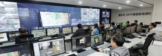 경기 광주시 CCTV 통합관제센터 요원들이 실시간 모니터링으로 차량털이 상습절도범을 검거했다. / 사진제공=경기 광주시