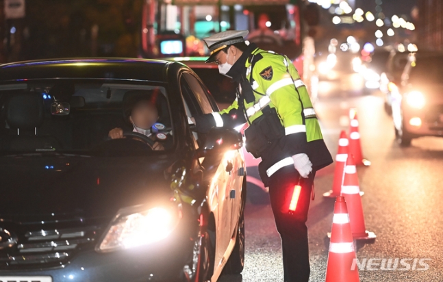 위드코로나 시행 이후 음주운전 단속건수가 시행 전 보다 하루 평균 24.6명 증가했다./사진=뉴시스 