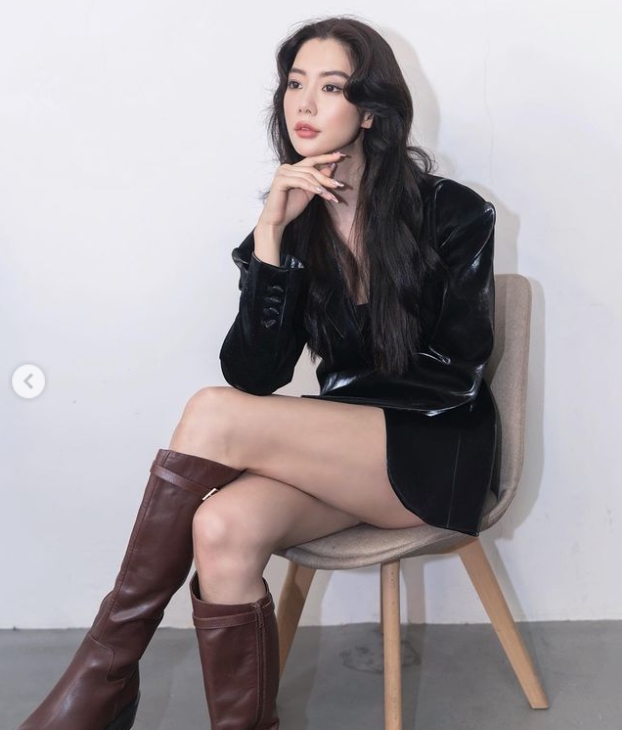 배우 클라라가 치명적인 매력을 선사했다.  /사진제공=클라라 공식 인스타그램 갈무리 