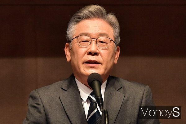 이재명 더불어민주당 대선 후보는 부인 김혜경씨가 쓰러진 것에 너무 놀라 정신이 없었다고 밝혔다. 사진은 10일 서울 중구 한국프레스센터에서 열린 관훈클럽 초청 토론회에서 발언하는 이재명 후보. /사진=임한별 기자(국회사진취재단)