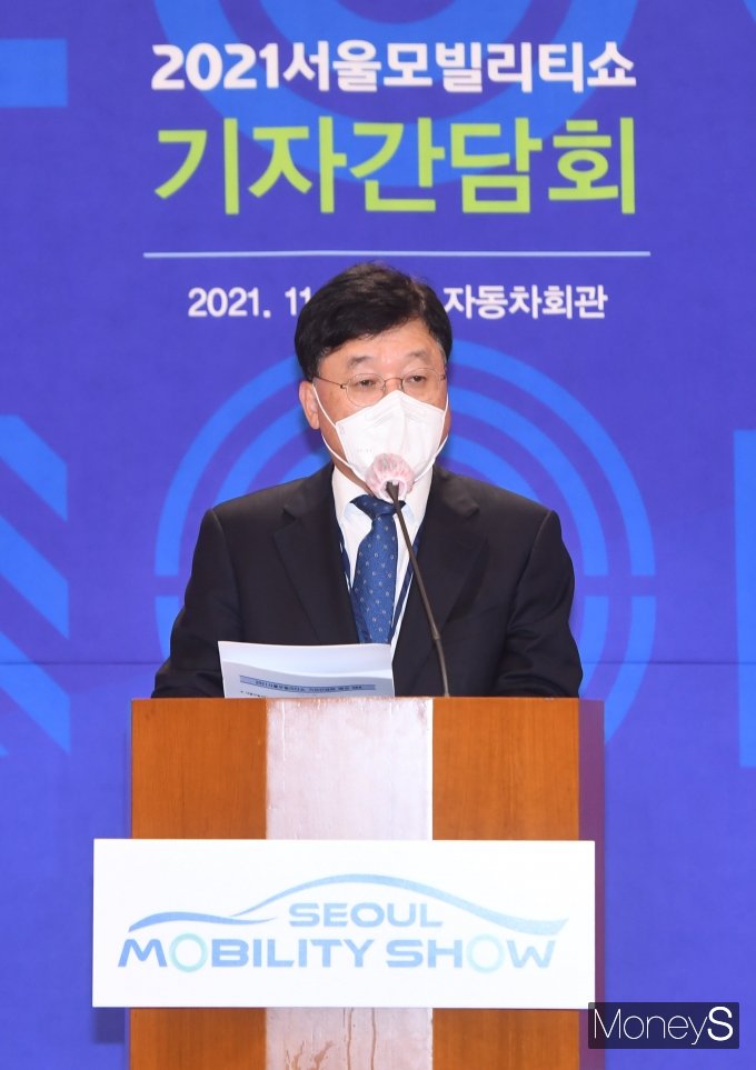 [머니S포토] 2021서울모빌리티쇼에서 인사말 하는 정만기 회장