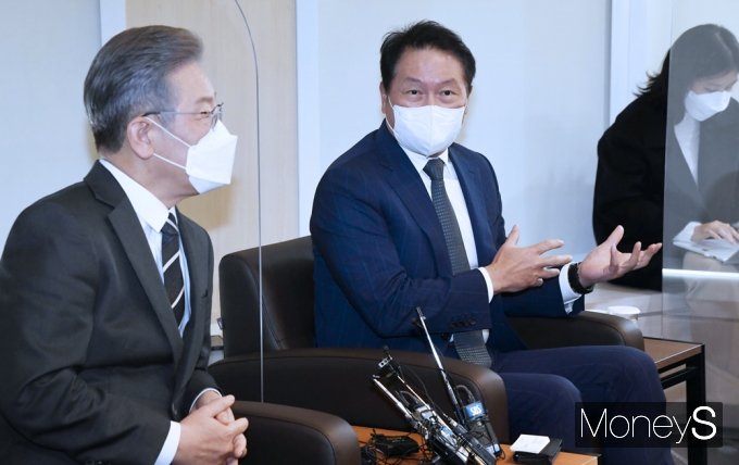 [머니S포토] 이재명-대한상의 간담회, 경제계 현안 전하는 최태원 회장