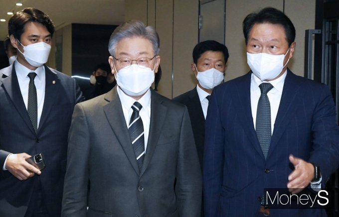 [머니S포토] 대한상의 찾은 與 잠룡 이재명