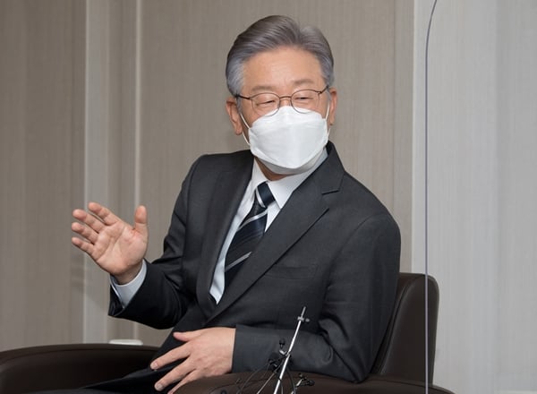 이재명 더불어민주당 대선 후보가 MZ세대 마음을 사로잡기 위한 민생 행보에 나섰다. 사진은 10일 서울 중구 세종대로 대한상공회의소에서 열린 기업인 간담회에 참석한 이재명 후보. /사진=뉴스1 