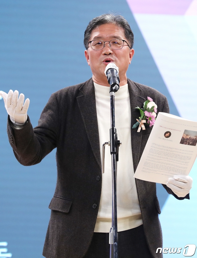 [사진] 재치 있는 입담 뽐내는 전찬일 평론가