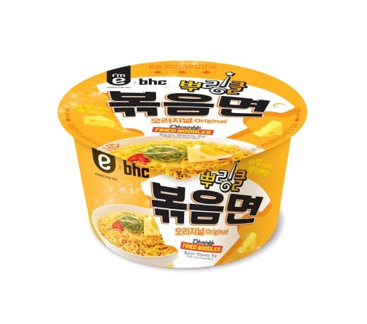 bhc치킨과 이마트24의 콜라보 제품인 '뿌링클 볶음면'./사진제공=bhc치킨