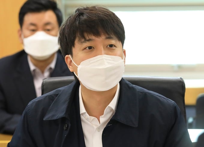 이준석 국민의힘 대표가 오는 14일부터 여론조작 방지 프로그램 ‘크라켓’을 가동한다고 지난 11일 밝혔다. 사진은 지난 10일 롯데정밀화학 울산공장을 찾은 이 대표. /사진=뉴스1