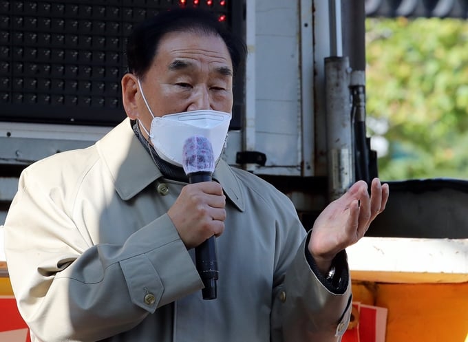 이재오 국민의힘 상임고문이 김종인 전 국민의힘 비상대책위원장의 선거대책위원회 합류를 반대했다. 사진은 지난달 25일 서울 서초구 대검찰청 앞에서 김오수 검찰총장 사퇴를 요구하는 이 고문. /사진=뉴스1