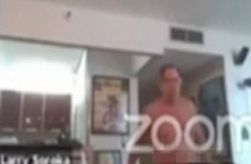 미국에서 한 남성이 비대면 회의 도중 카메라가 켜진 사실을 모른 채 나체로 걸어다녀 해당 장면이 생중계된 사건이 발생했다. /사진=영국 매체 데일리스타 홈페이지 캡처