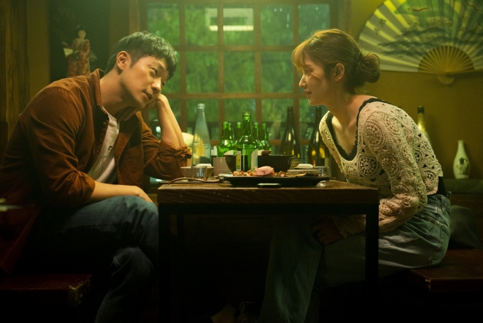  영화 ‘연애 빠진 로맨스’는 연애는 싫지만 외로운 건 더 싫은 ‘자영’(전종서 분)과 일도 연애도 뜻대로 안 풀리는 ‘우리’(손석구 분), 이름, 이유, 마음 다 감추고 시작한 그들만의 아주 특별한 로맨스다. /사진=CJ E&M 제공