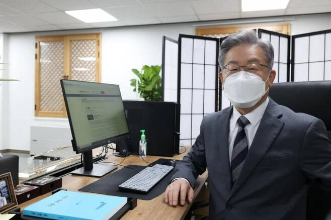 이재명 더불어민주당 대선후보가 디시인사이드 이재명 갤러리에 인증 글을 남겼다. / 사진=디시인사이드 캡처