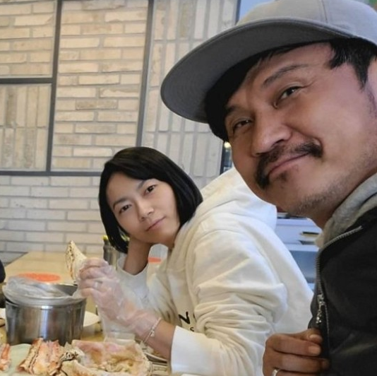 이주노가 지난 21일 자신의 인스타그램을 통해 가족들과 외식하는 모습을 공개했다. /사진=이주노 인스타그램 캡처