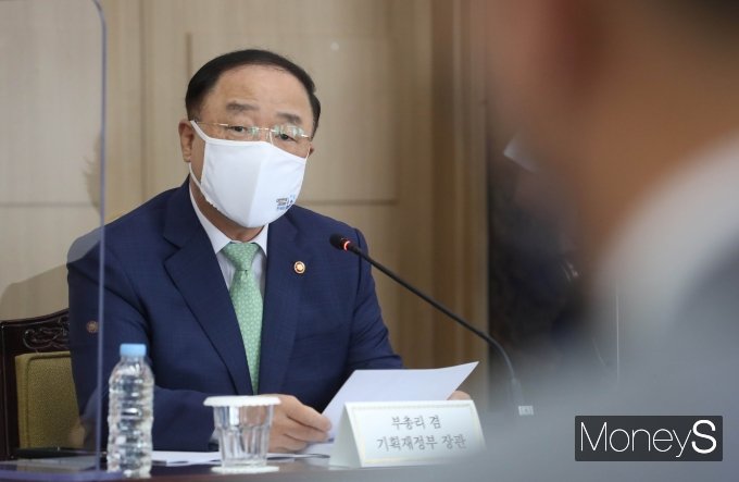 승용차에 붙는 개별소비세가 내년 상반기까지 인하된다. /사진=장동규 기자