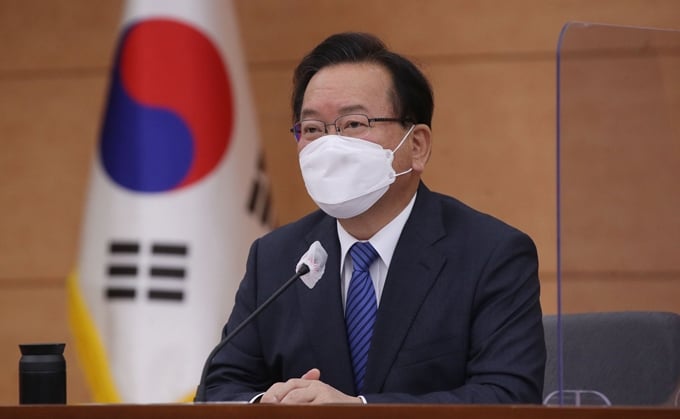 김부겸 국무총리가 개 식용 금지를 논의하는 민관합동 기구를 꾸릴 것이라고 25일 밝혔다. 사진은 서울 종로구 정부서울청사에서 열린 신종 코로나바이러스 감염증(코로나19) 일상회복지원위원회에 참석한 김 총리. /사진=뉴스1