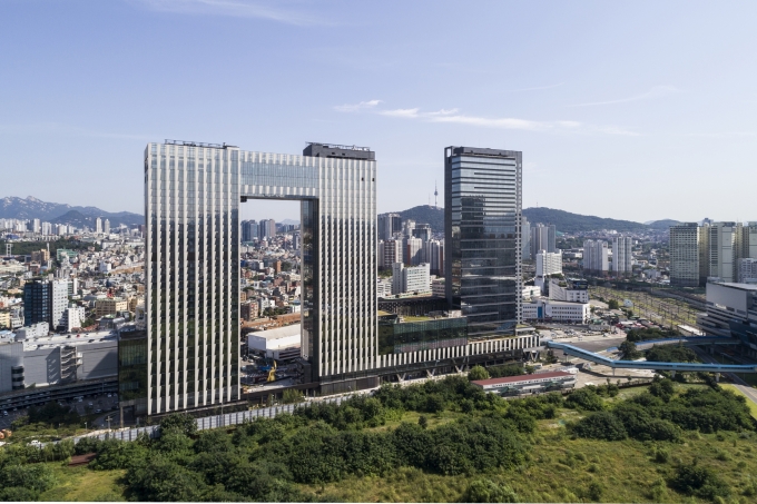다음달 10일 상장을 앞둔 신한서부티엔디리츠가 공모주 일반 청약에서 3조원이 넘는 증거금을 모으며 흥행에 성공했다. /사진=신한서부티엔디