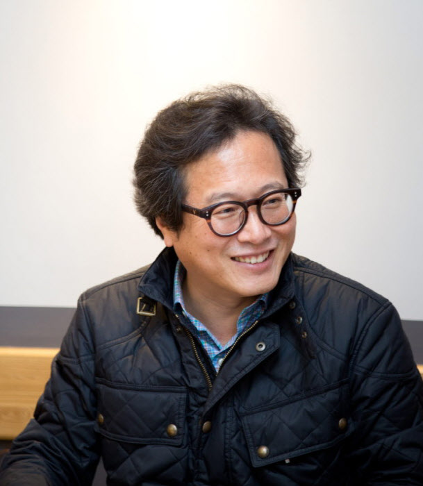 황교익 맛칼럼니스트는 28일 페이스북을 통해 "치킨이 한식의 대표가 돼 있는 현실이 자랑스러운가"라며 "한국 재료 하나 없는 치킨을 외국인이 한식으로 소비하는 게 자랑스러운가"라고 말했다. /사진제공=경기아트센터