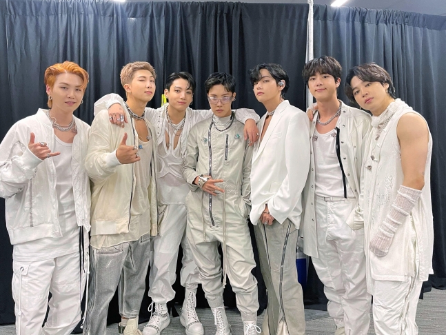그룹 방탄소년단(BTS)이 지난 27일(현지시각)미국 로스앤젤레스(LA)에서 2년 만에 대면 콘서트를 열었다. /사진=방탄소년단 트위터