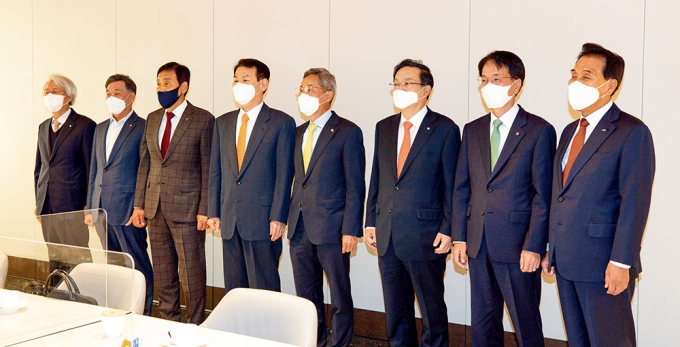 11월3일 서울 은행회관에서 정은보 금융감독원장과 간담회를 가진 금융지주 회장단/사진=공동취재단