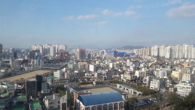 지난 11월 광주지역 주거시설 경매 낙찰가율은 107.5%로 올해 최고치를 기록했다.광주광역시 동구 전경/사진=머니S DB.
