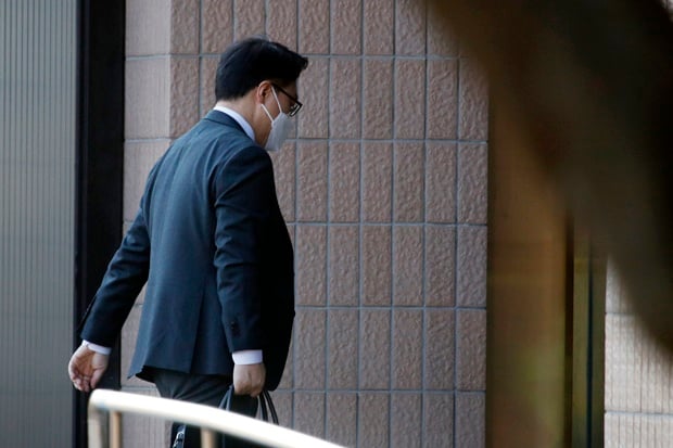 고위공직자범죄수사처(공수처)는 지난달 '판사사찰 문건'에 등장하는 판사들에게 우편으로 서면 질의서를 보냈다고 밝혔다. 사진은 김진욱 고위공직자범죄수사처장이 6일 경기도 정부과천청사 공수처로 출근하는 모습. /사진=뉴스1