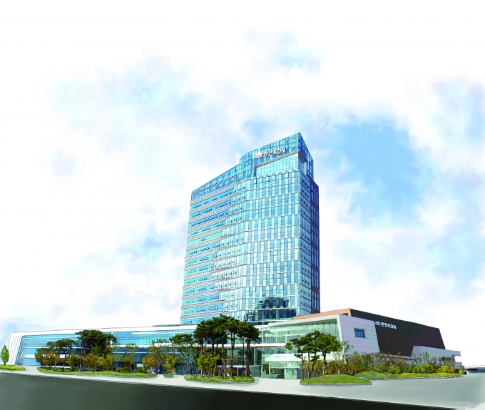 한전KDN은 최근 제주국제컨벤션센터에서 열린 '2021 전통시장·상점가 활성화 유공포상' 행사에서 우수 지원기관 부문 '국무총리 표창'을 수상했다./한전KDN