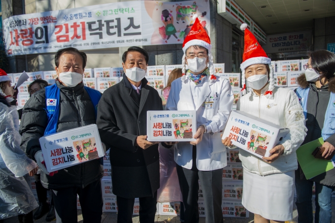 지난 주말 지역주민들을 위한 김치나눔 행사를 진행한 그린닥터스 재단./사진=그린닥터스 재단 제공 