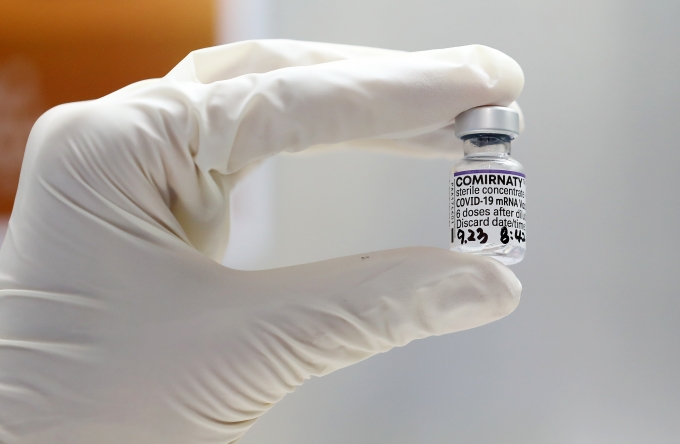 미국 식품의약국(FDA)이 화이자 코로나19 백신 부스터샷 대상을 16~17세 청소년으로 확대했다. /사진=뉴스1
